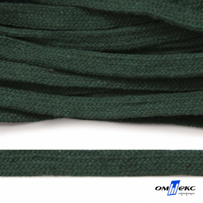 Шнур плетеный d-8 мм плоский, 70% хлопок 30% полиэстер, уп.85+/-1 м, цв.1016-т.зеленый - купить в Орске. Цена: 742.50 руб.